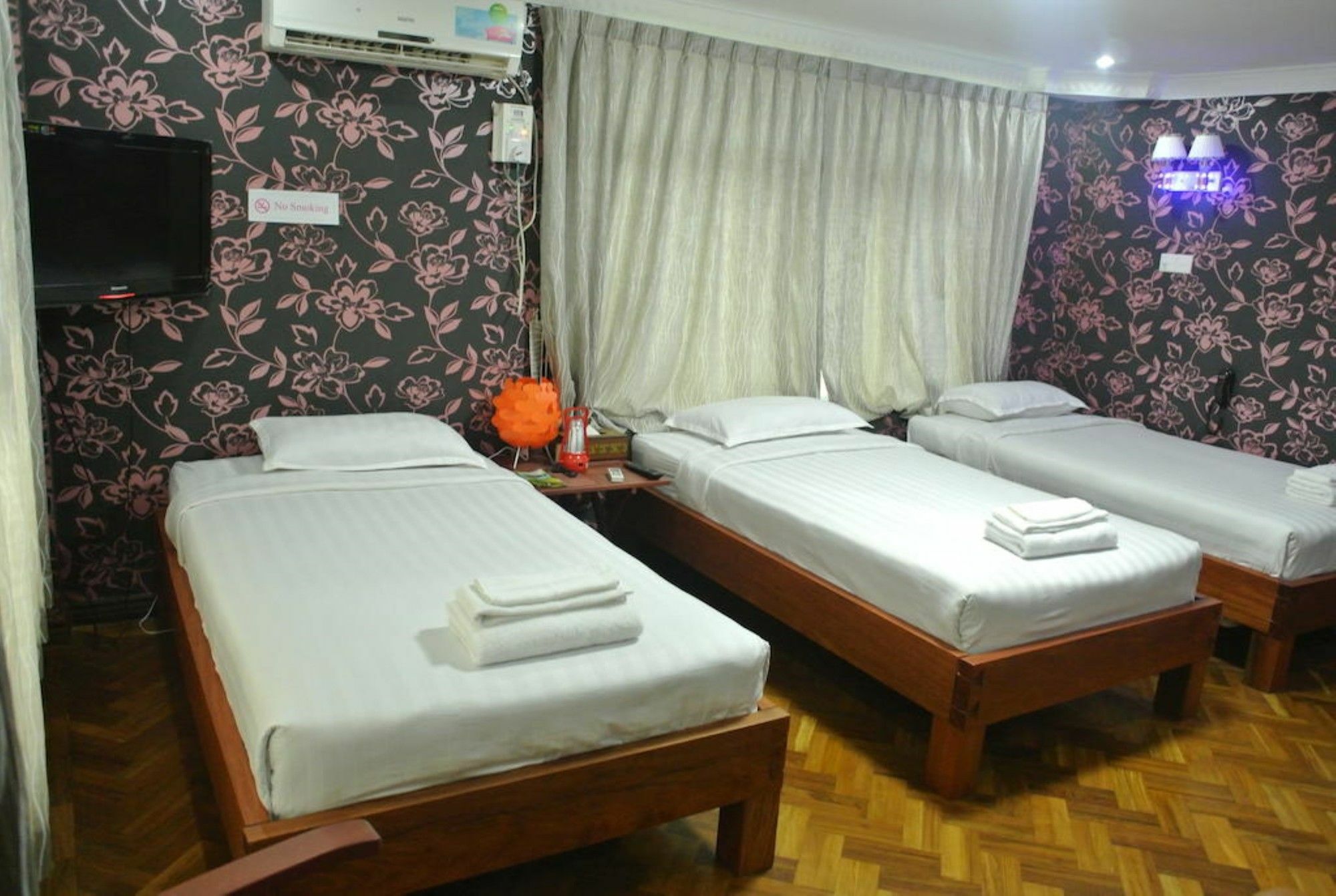 Yaewaddy Motel Gyogon Kültér fotó