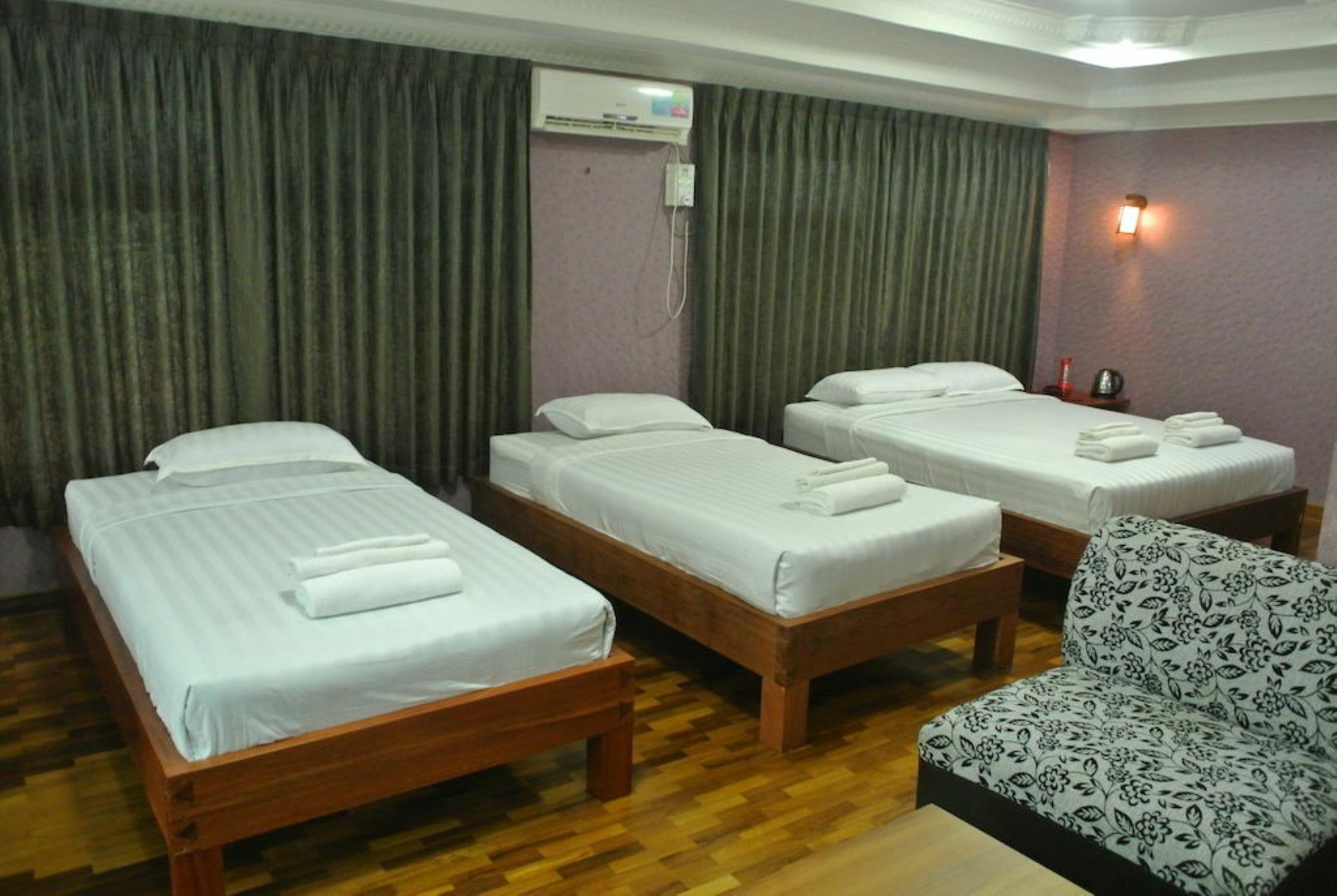Yaewaddy Motel Gyogon Kültér fotó